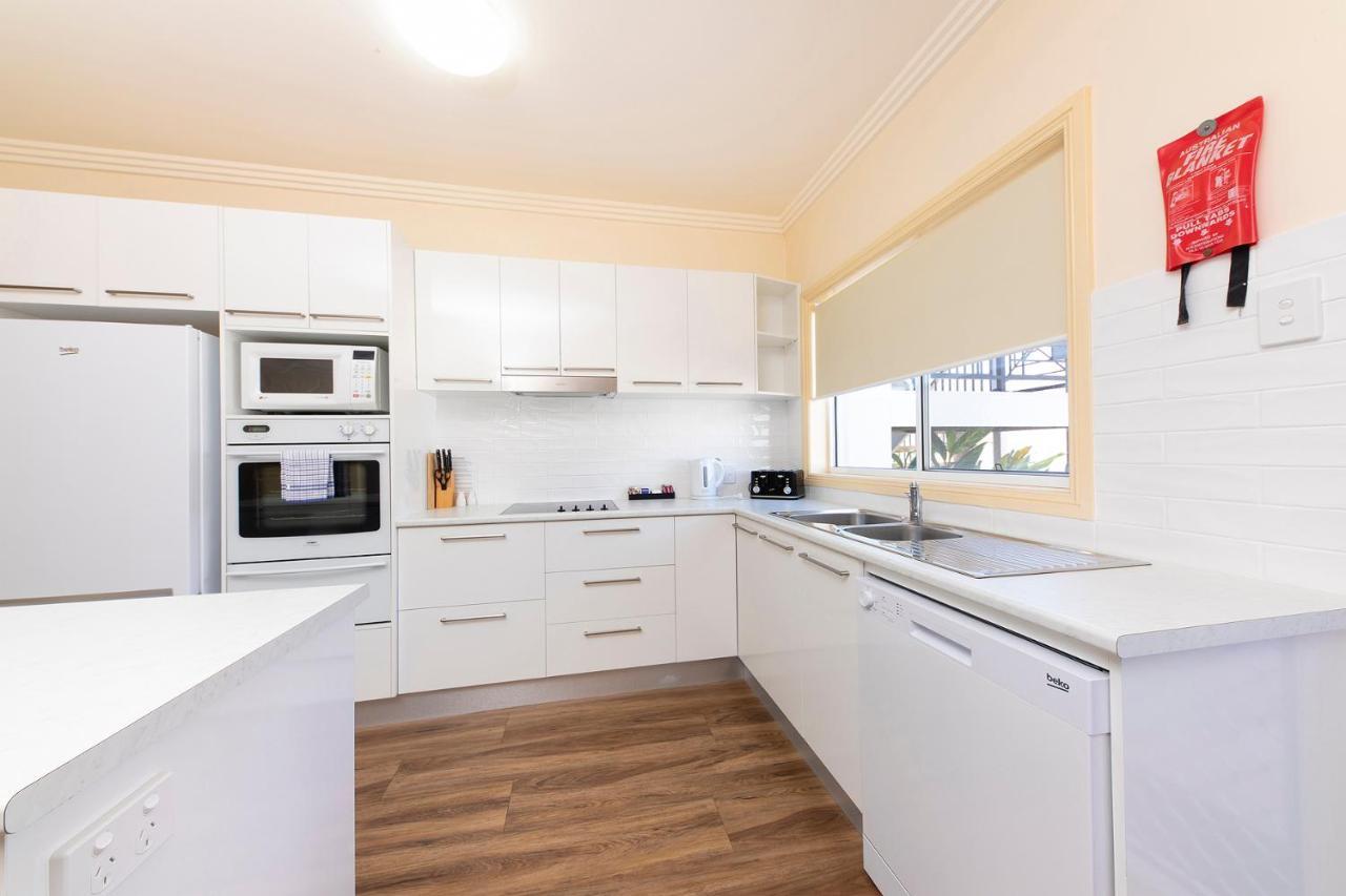 Meridian Beachside Apartments Old Bar Bagian luar foto