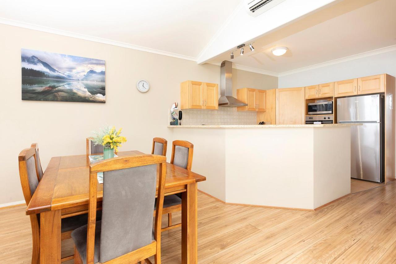 Meridian Beachside Apartments Old Bar Bagian luar foto